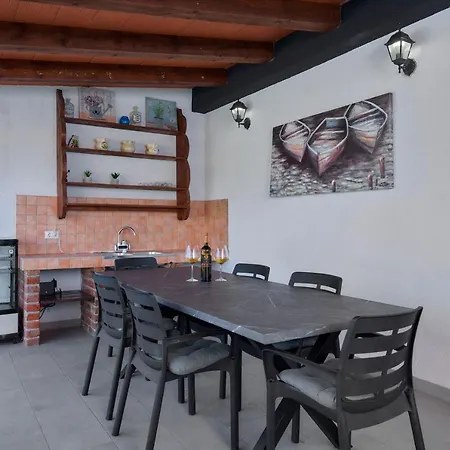 House Emma * Burici